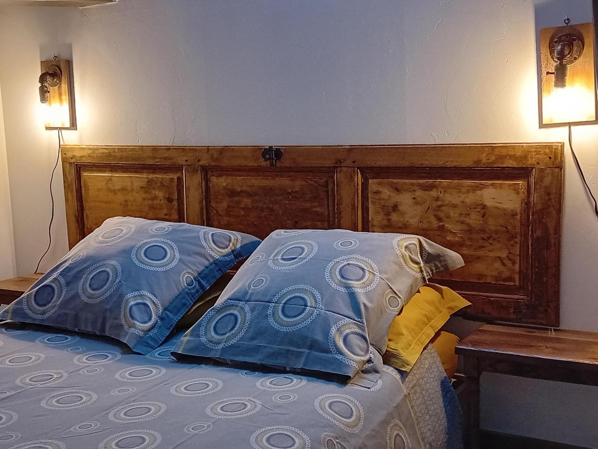 Sous Les Toits Bed and Breakfast Dosches Eksteriør billede